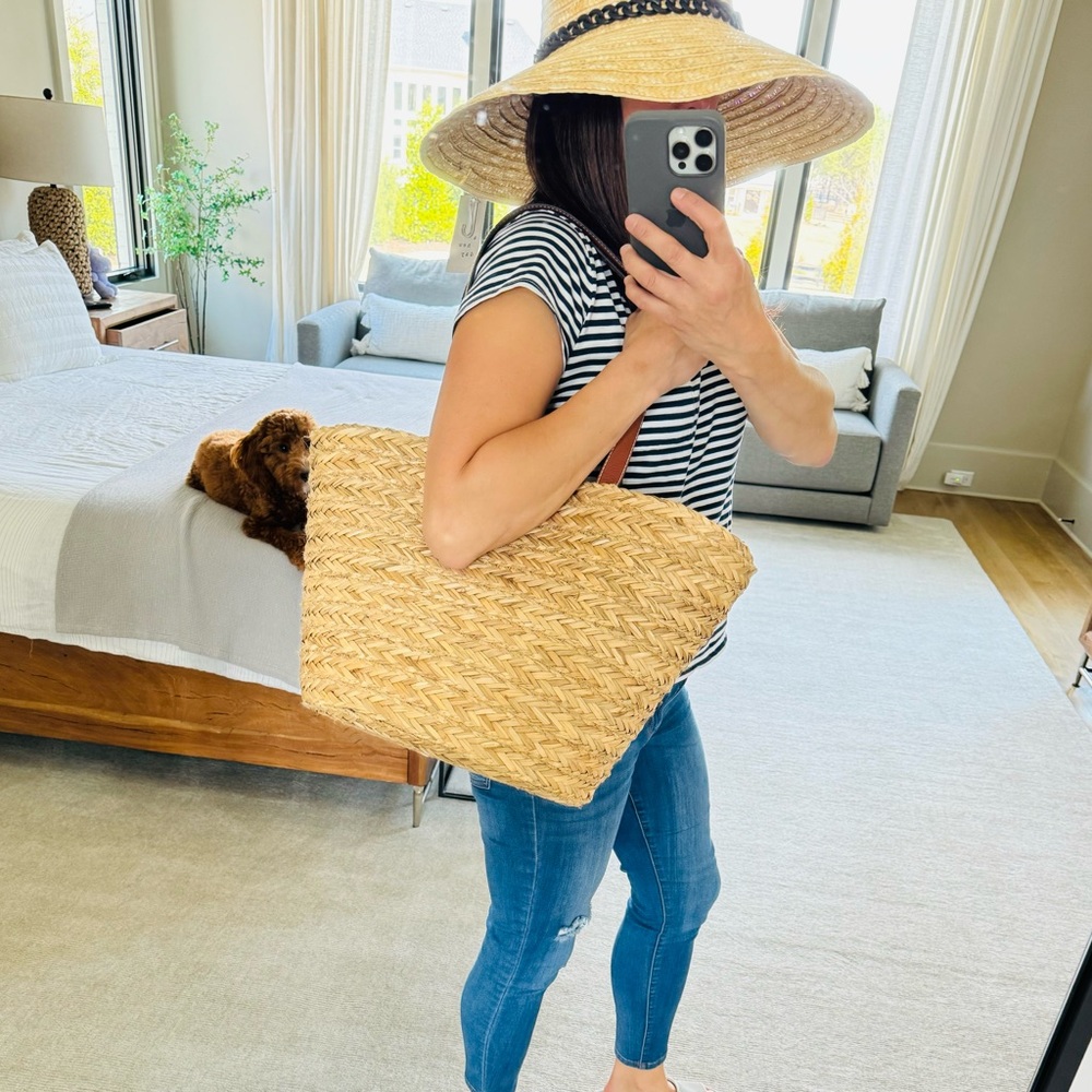 Universal Thread Woven Straw Tote in Natural Tan